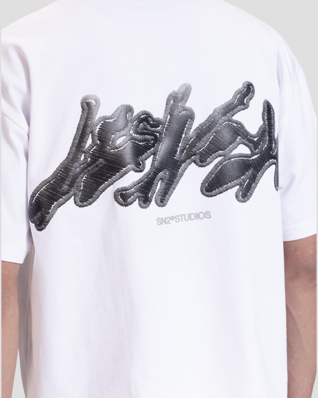 DESLEVADO WHITE ILLUSION EMBROIDERY BOXY TEE