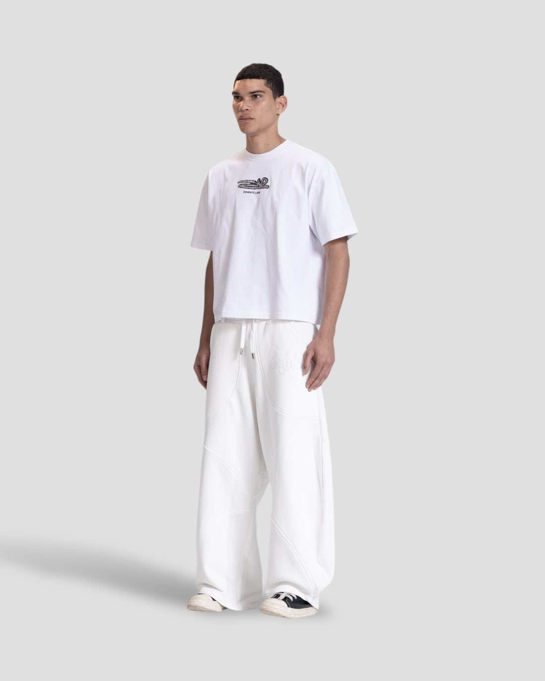 DESLEVADO WHITE ILLUSION EMBROIDERY BOXY TEE
