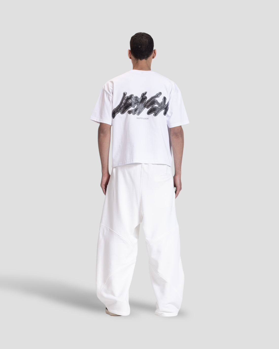 DESLEVADO WHITE ILLUSION EMBROIDERY BOXY TEE