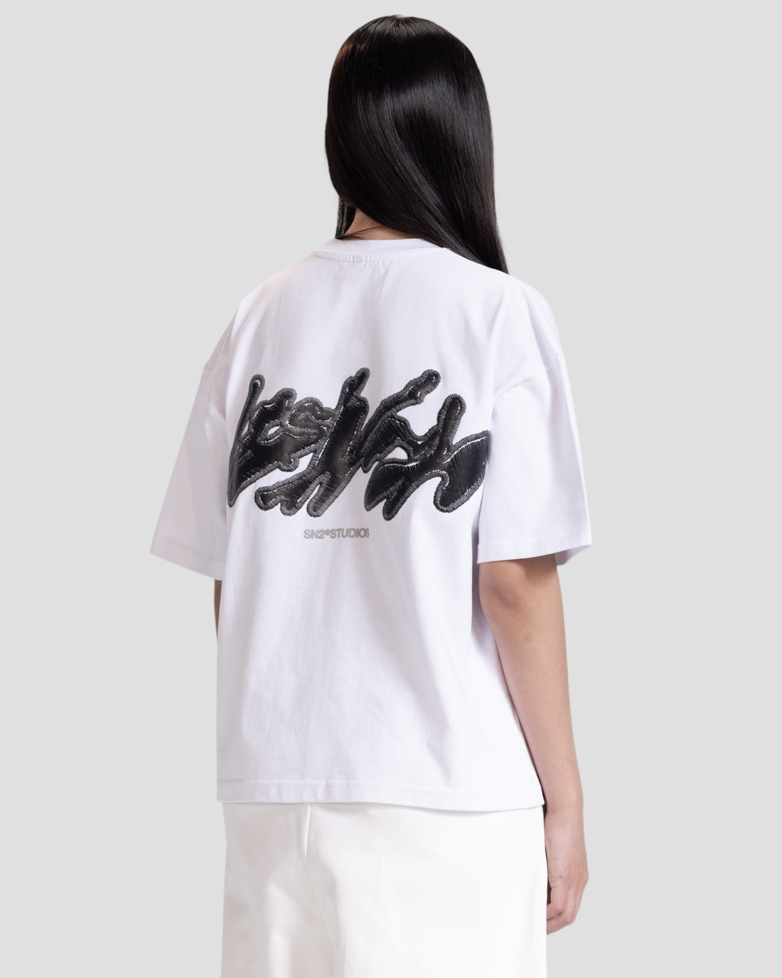 DESLEVADO WHITE ILLUSION EMBROIDERY BOXY TEE