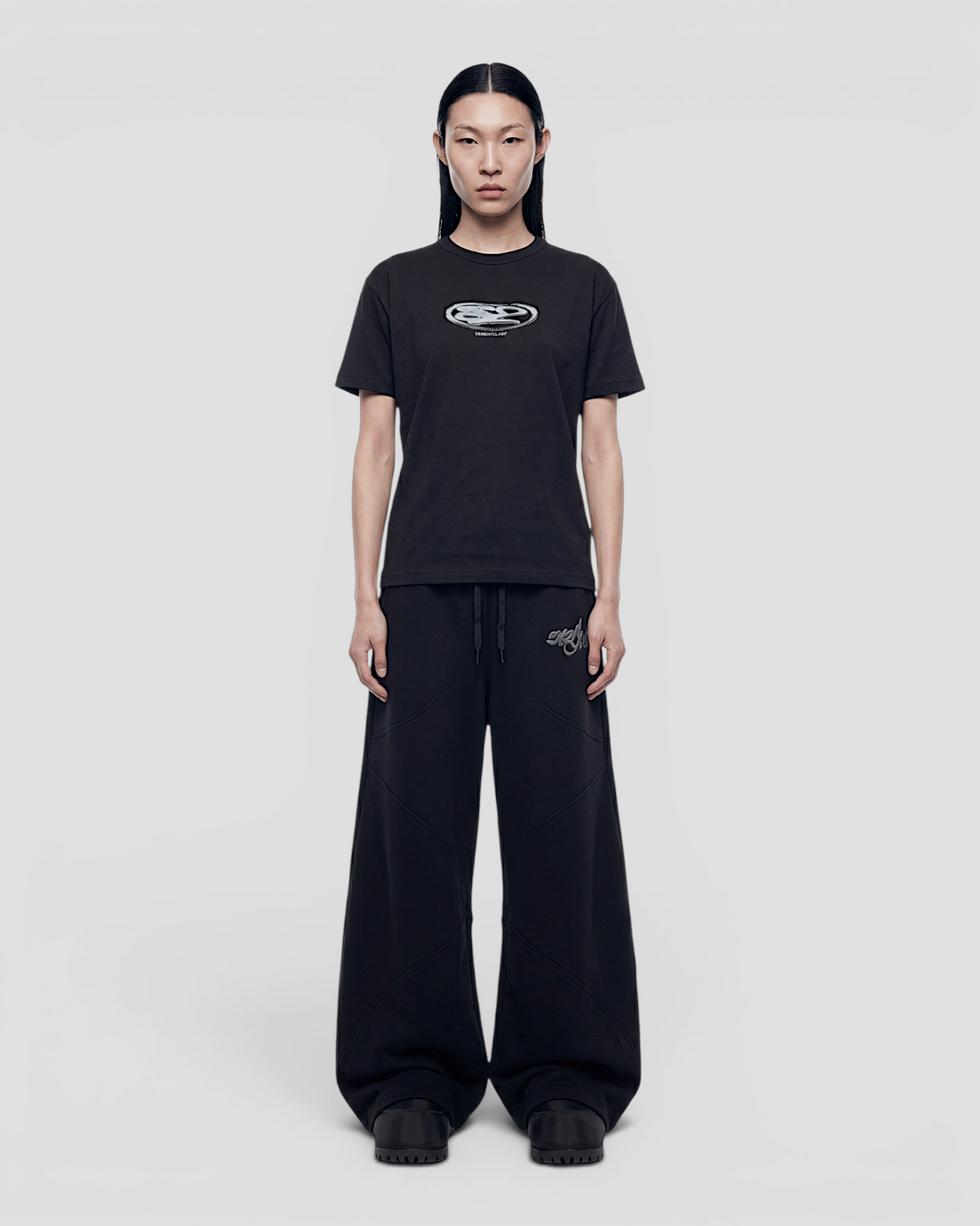 OVALADO BLACK REGULAR TEE