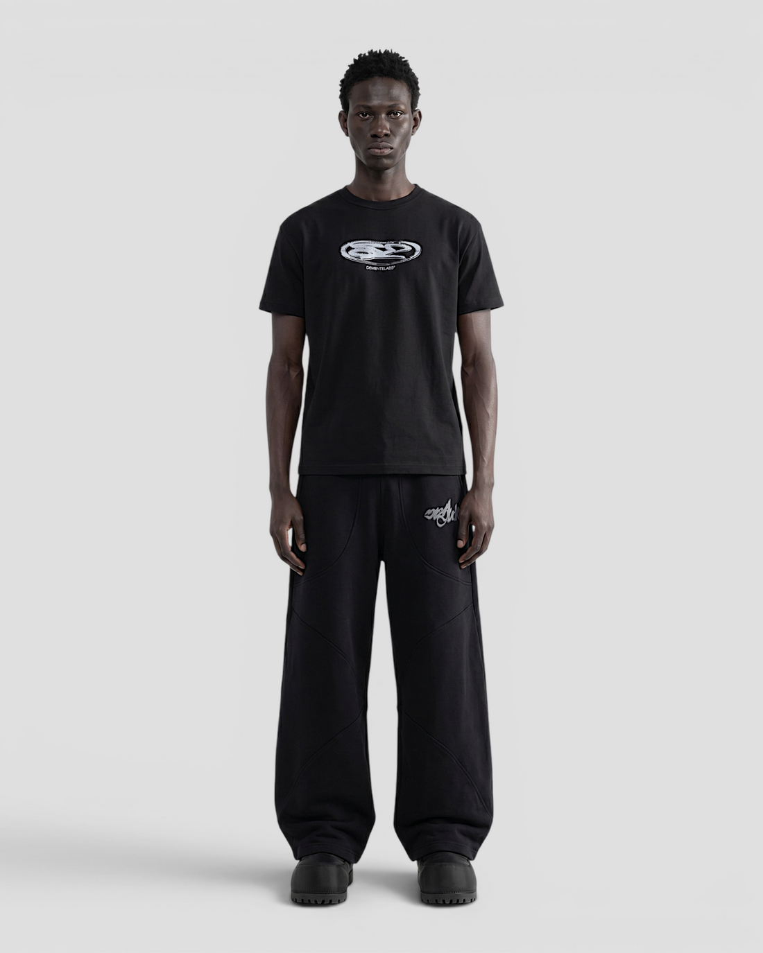 OVALADO BLACK REGULAR TEE