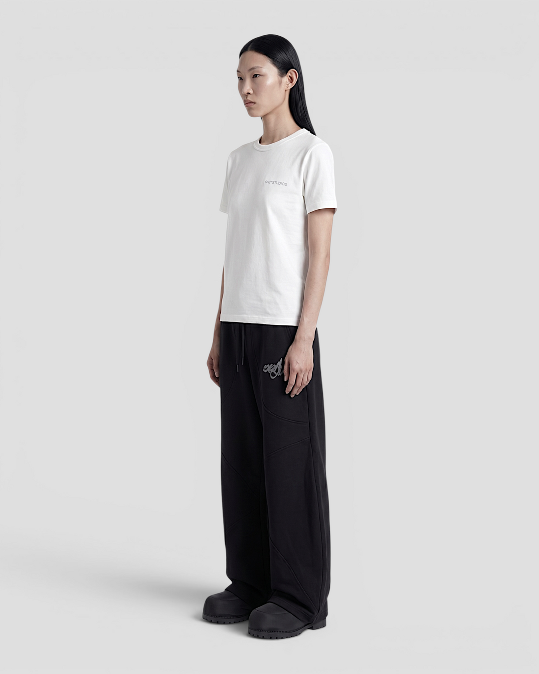 LOGO WHITE REGULAR TEE