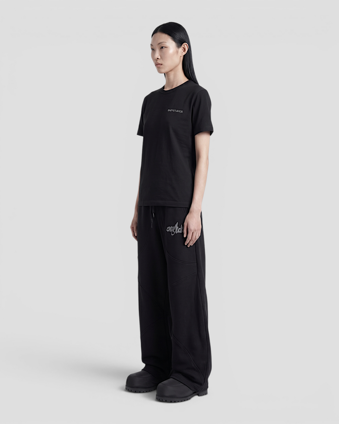 LOGO BLACK REGULAR TEE