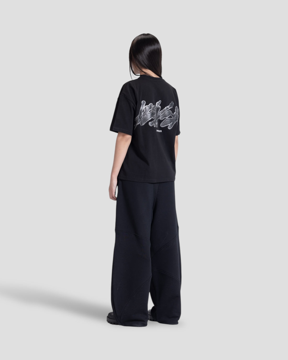 DESLEVADO BLACK ILLUSION EMBROIDERY BOXY TEE