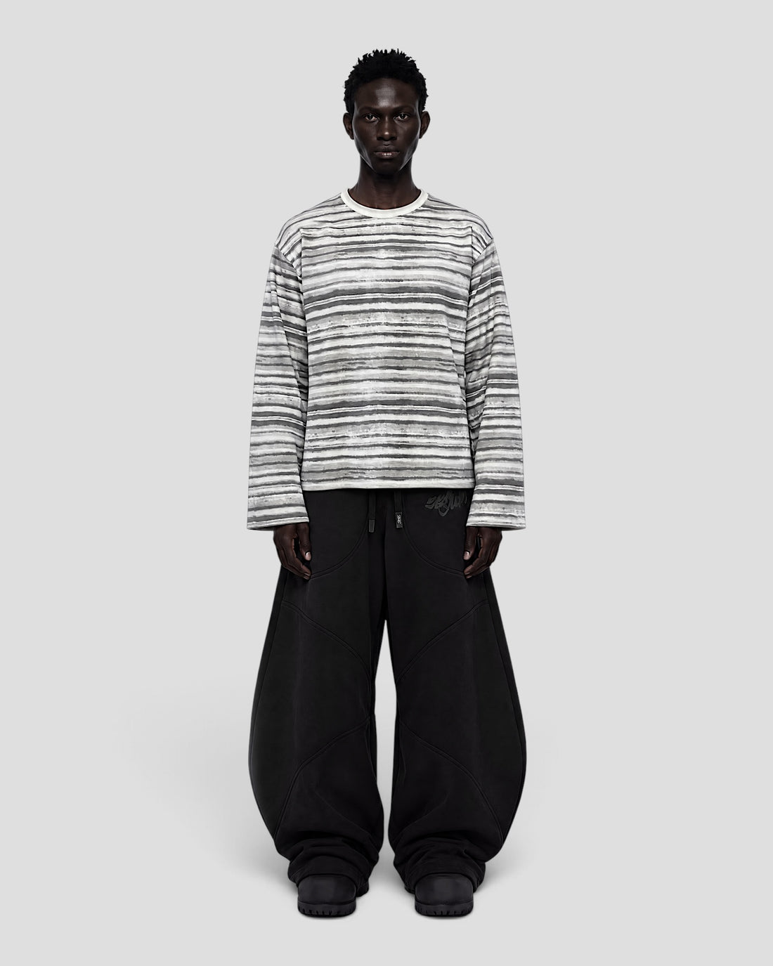 FORMS WASHED STRIPED WHITE & GREY LONG SLEEVE TEE