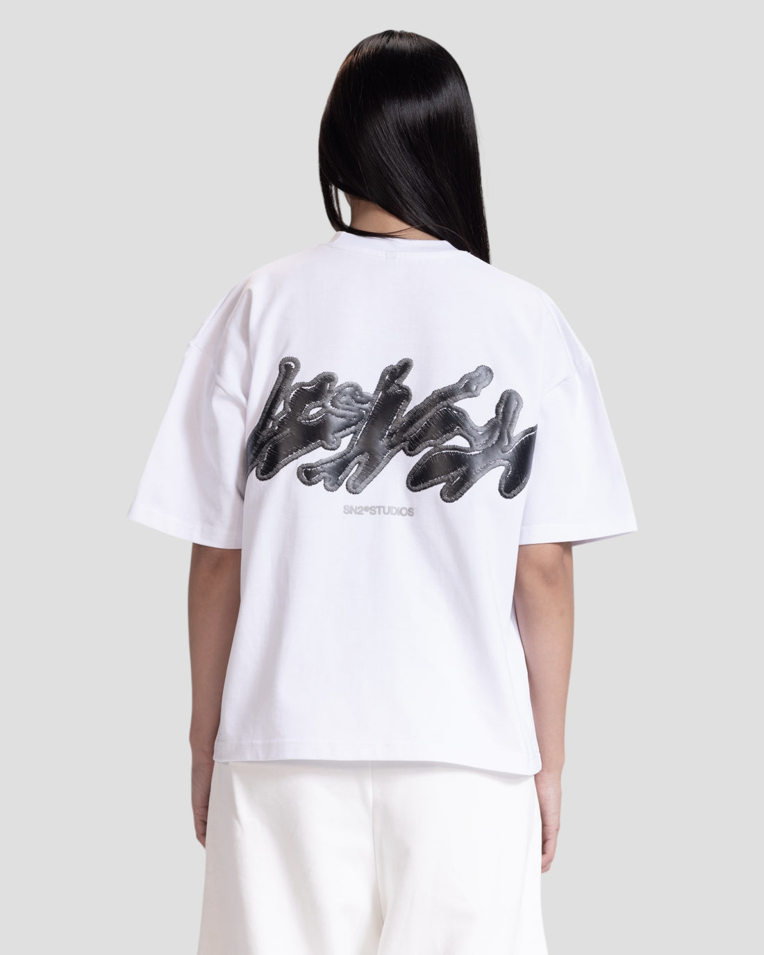 DESLEVADO WHITE ILLUSION EMBROIDERY BOXY TEE