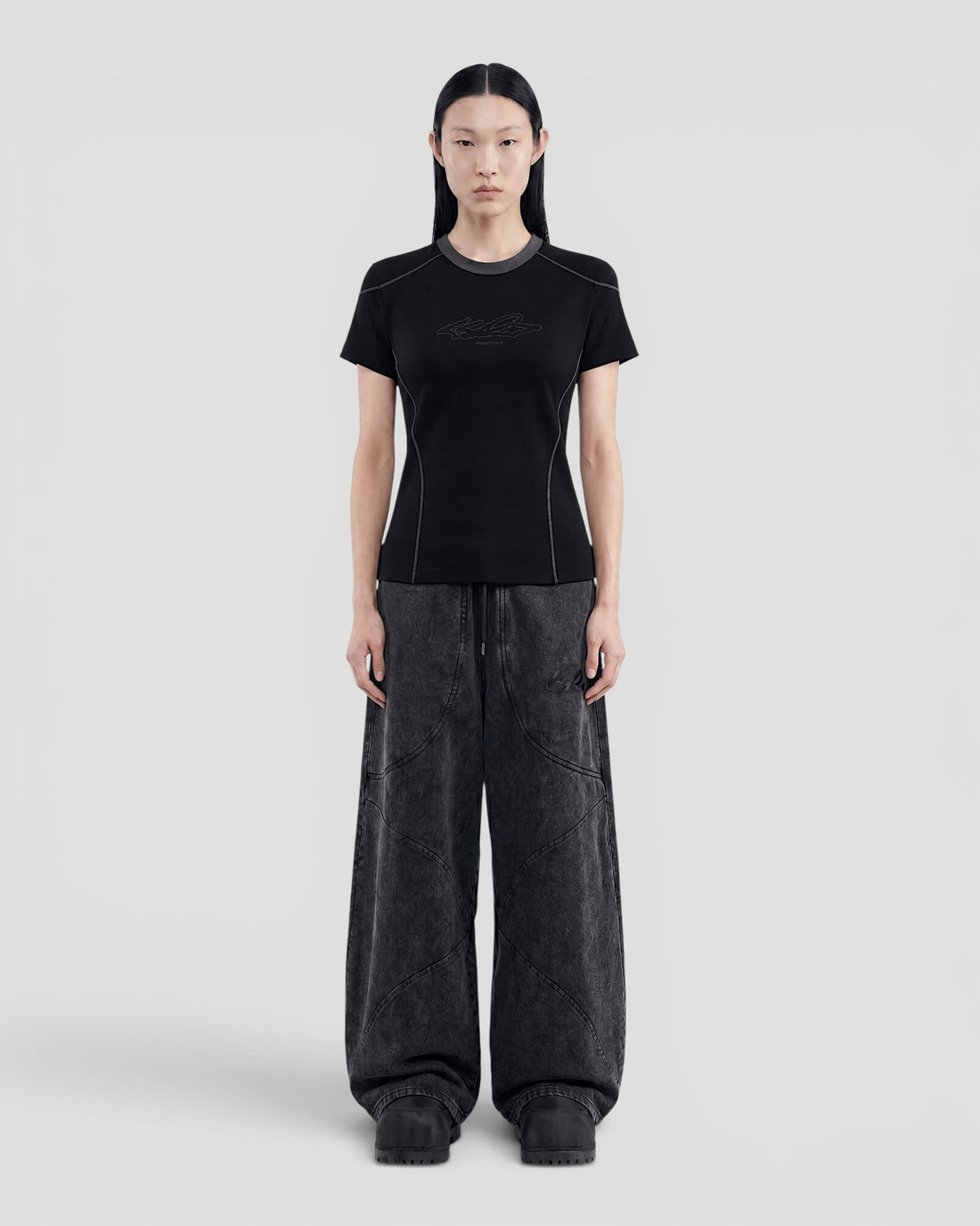 DEMENTE LEYENDA BLACK SHORT SLEEVE TOP