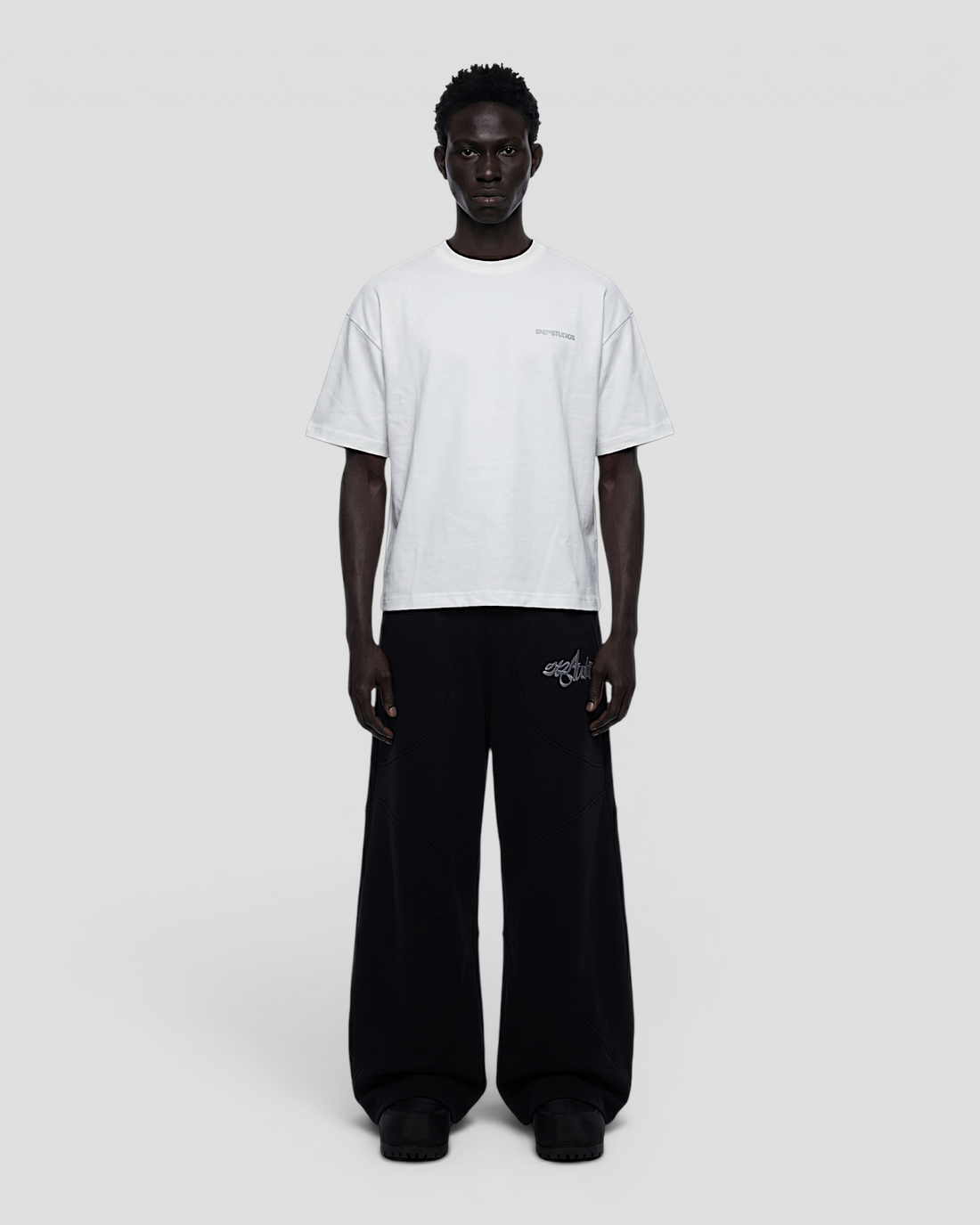 LOGO WHITE OVERSIZED TEE