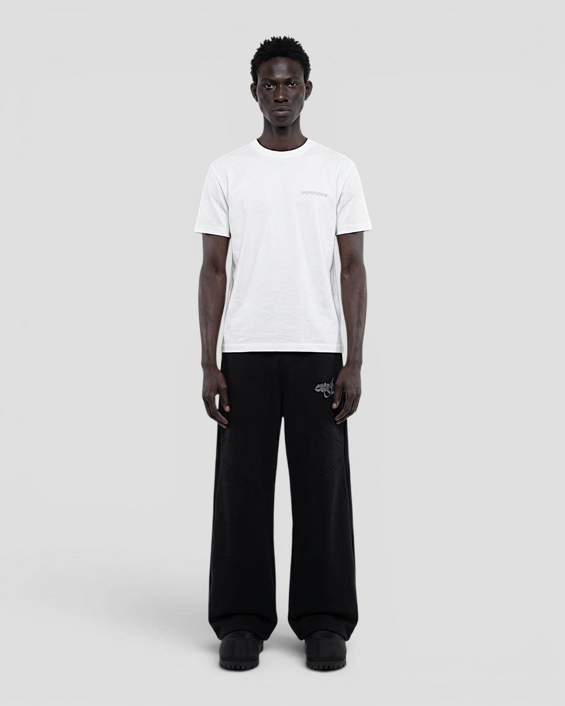 LOGO WHITE REGULAR TEE
