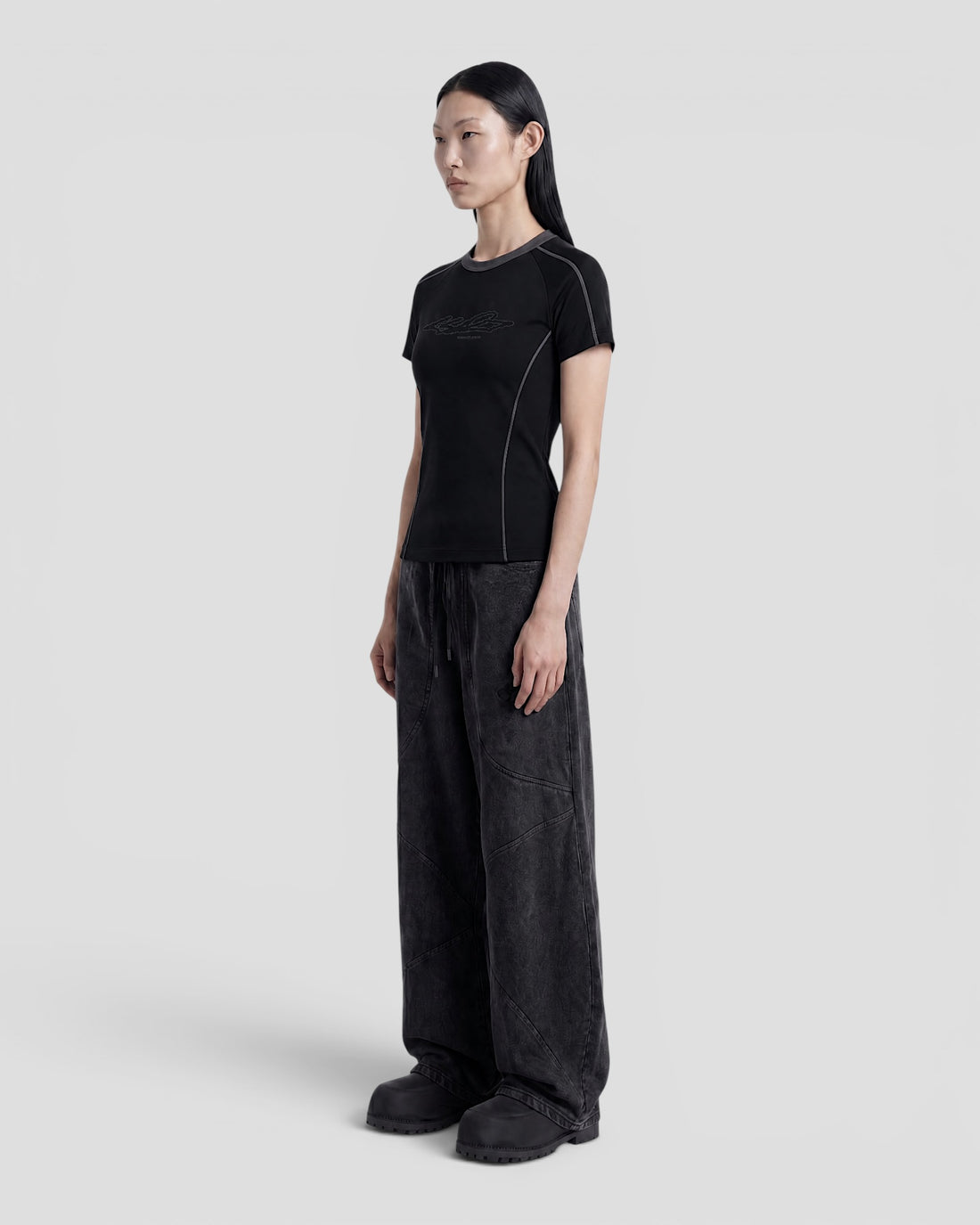 DEMENTE LEYENDA BLACK SHORT SLEEVE TOP