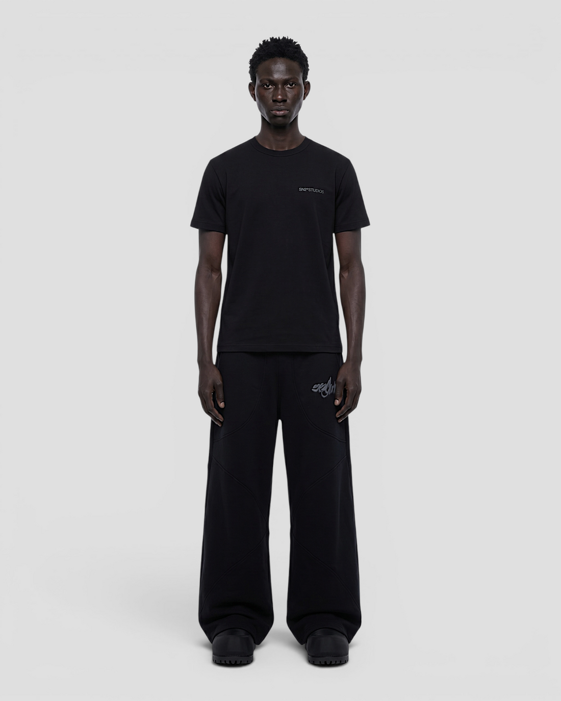 LOGO BLACK REGULAR TEE