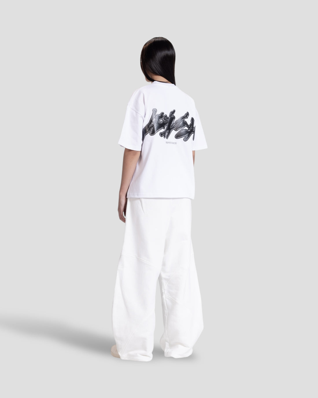 DESLEVADO WHITE ILLUSION EMBROIDERY BOXY TEE