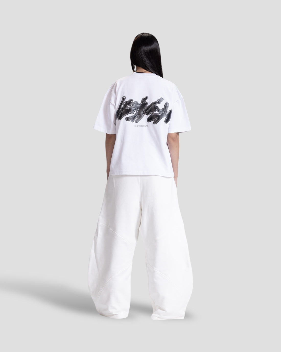 DESLEVADO WHITE ILLUSION EMBROIDERY BOXY TEE