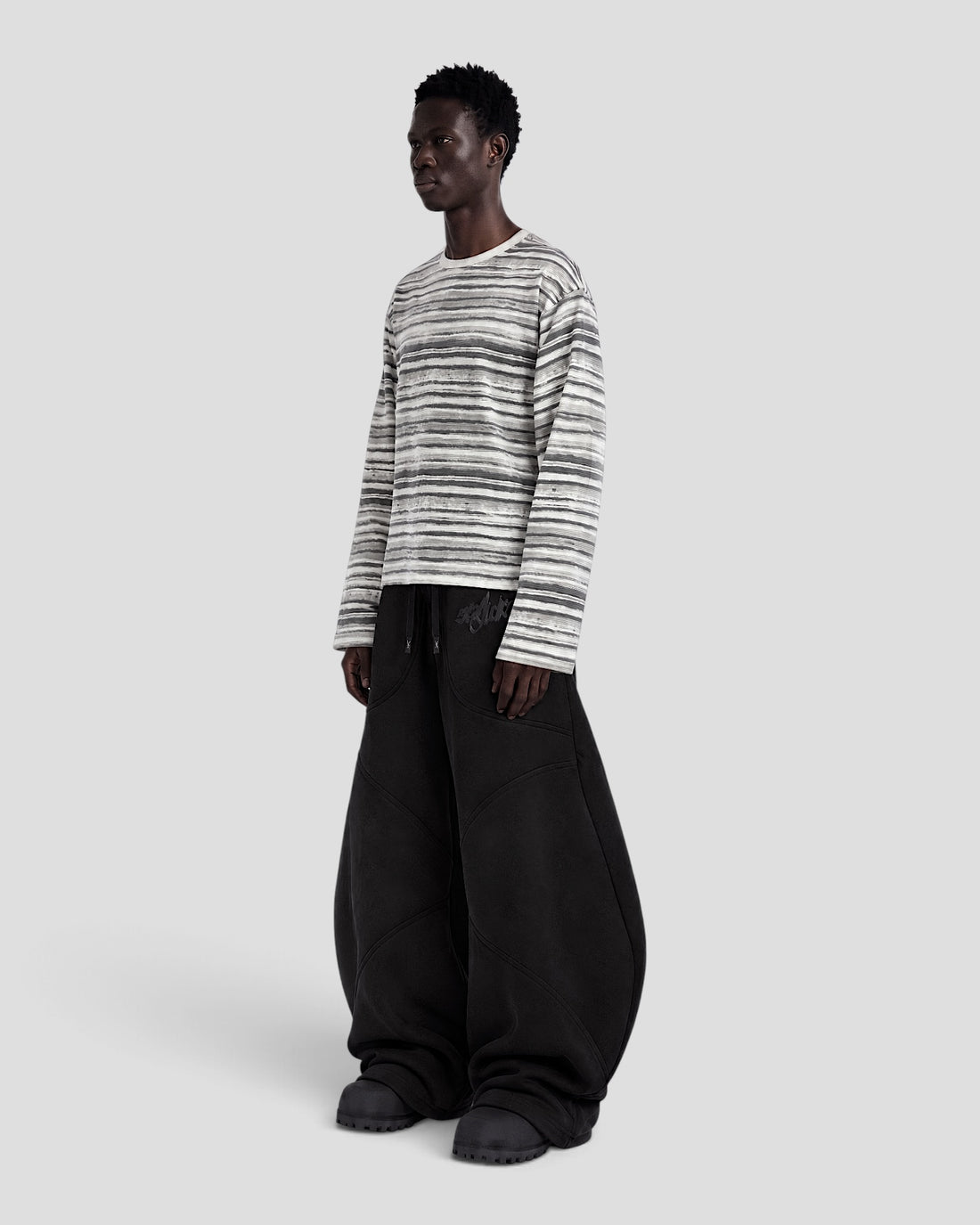 FORMS WASHED STRIPED WHITE & GREY LONG SLEEVE TEE