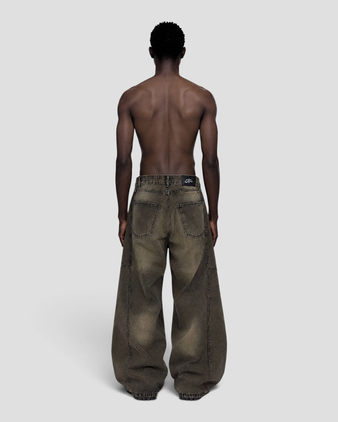 DEMENTE BROWN WASHED BARREL CURVED OVERSIZED JEANS