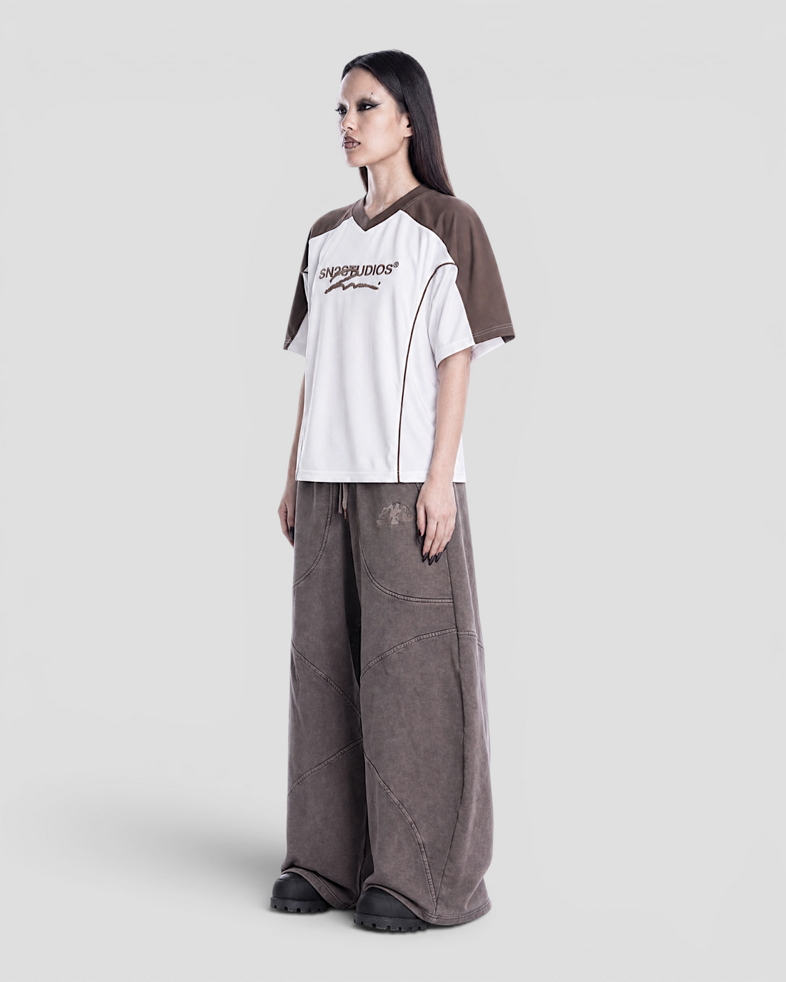 DEMENTE NUMERAL BROWN AND WHITE JERSEY